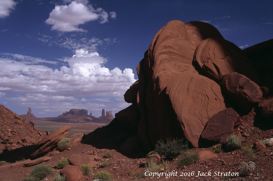 Curled rock Monument Valley 32AA5 9-12-16